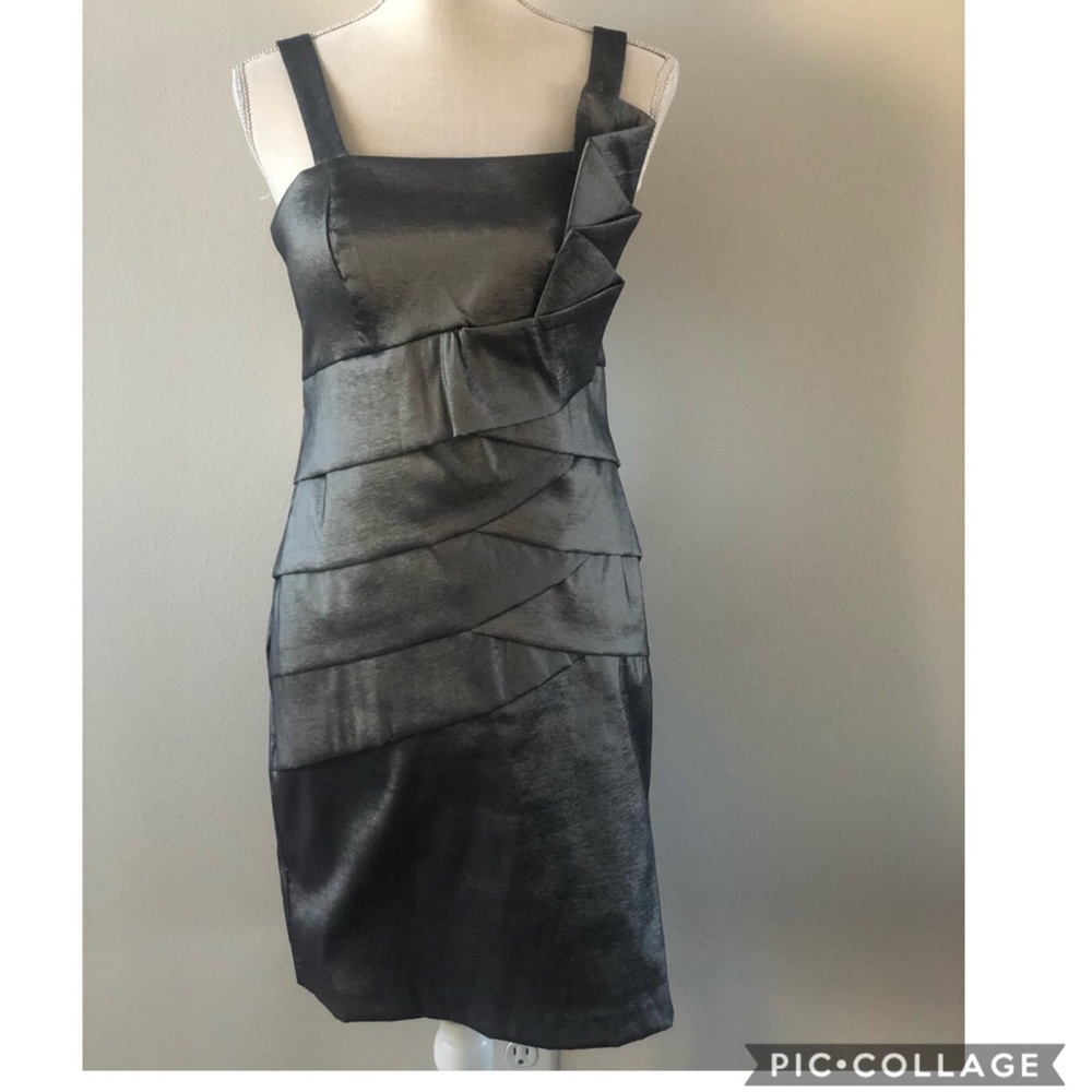 EUC WORE ONCE Flattering Gray Sheath dress